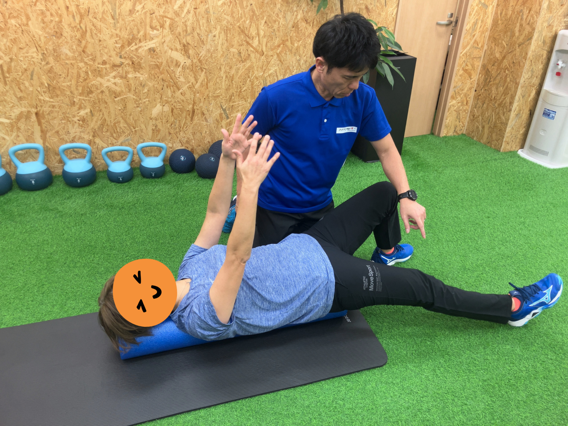 重いバーベルやマシンを使わないやさしい指導の様子（かがやきフィットの特徴②）